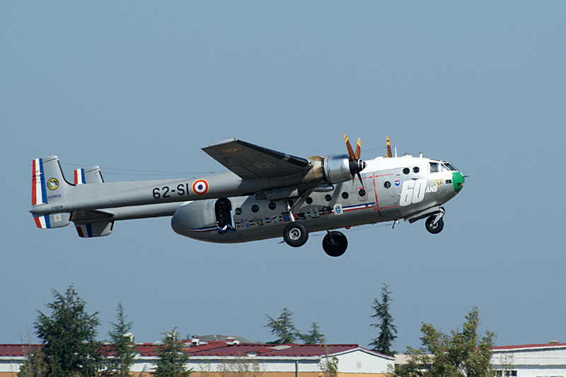 N avions à Francazal - Envol du Noratlas N2501,[br]début des démonstrations aériennes