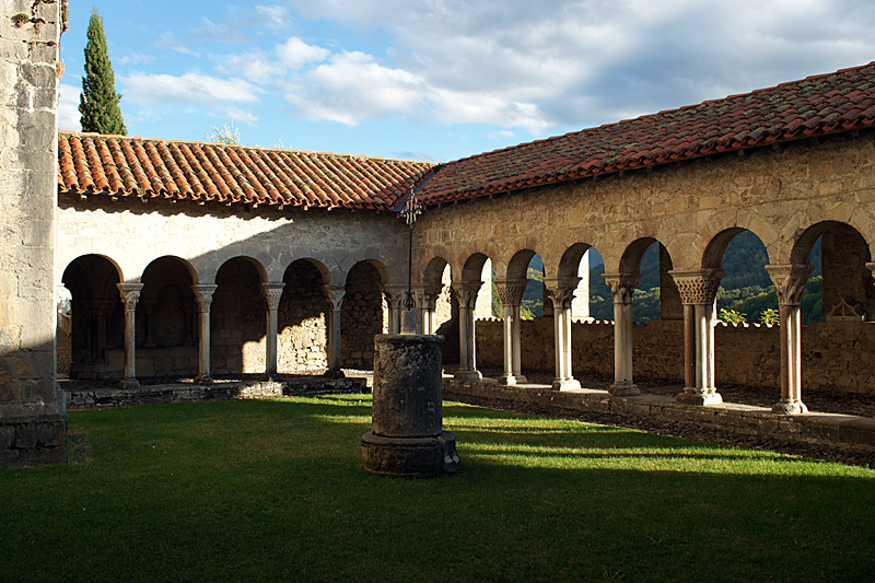 Autour de Luchon - Le cloître de la cathédrale Sainte-Marie de Saint-Bertrand de Comminges