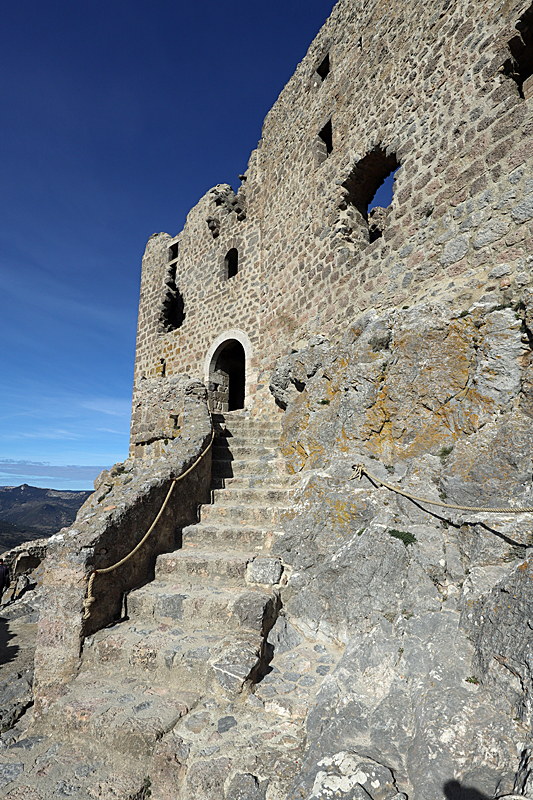 Balade audoise - Entrée du château de Quéribus