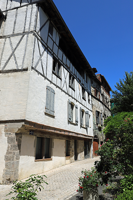 Au fil du Tarn et de l Aveyron... - La rue [q]Guilhem Peyre[q] à Saint-Antonin-Noble-Val