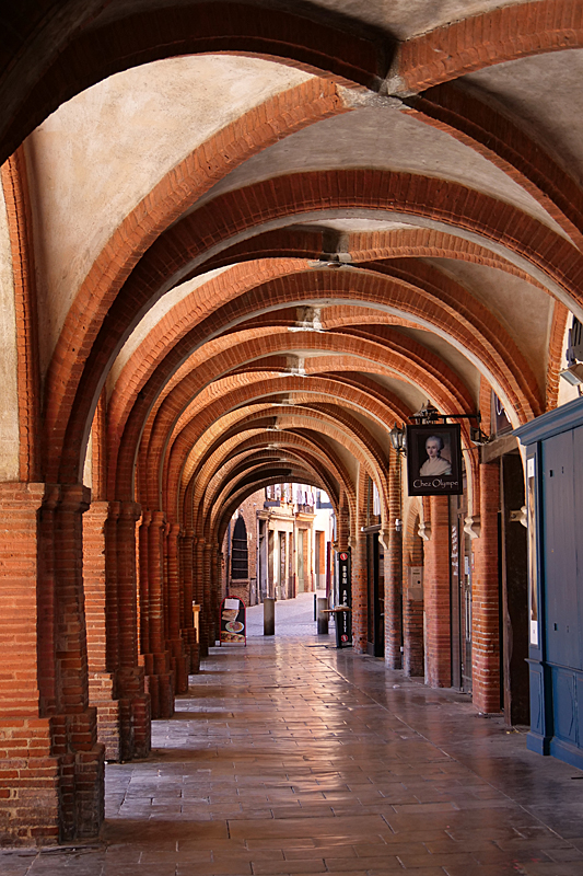Au fil du Tarn et de l Aveyron... - Les arcades de la Place Nationale de Montauban