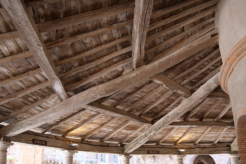 Au-Mo-Lau Tour ! - Charpente de la halle aux grains, village d Auvillar