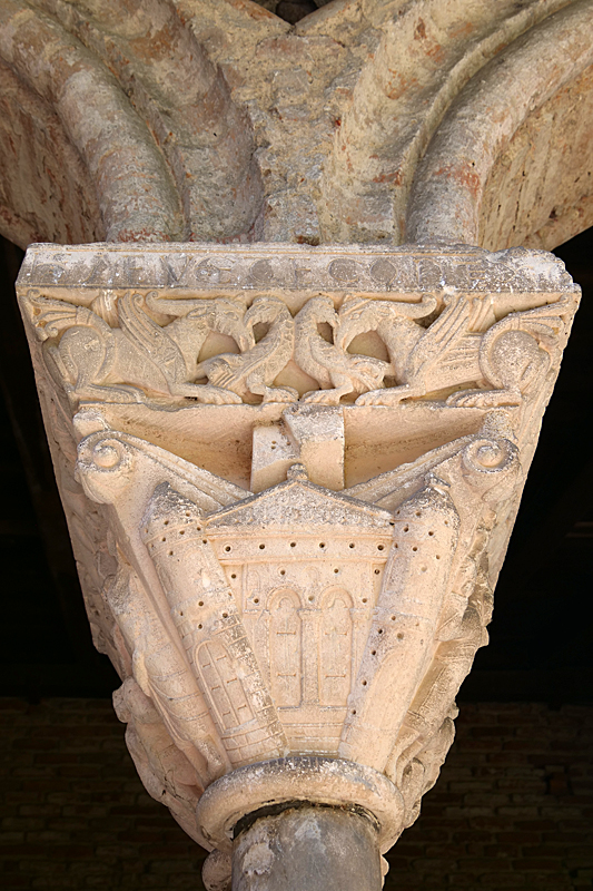 Au-Mo-Lau Tour ! - Un des chapiteaux du cloître de l abbaye St Pierre de Moissac