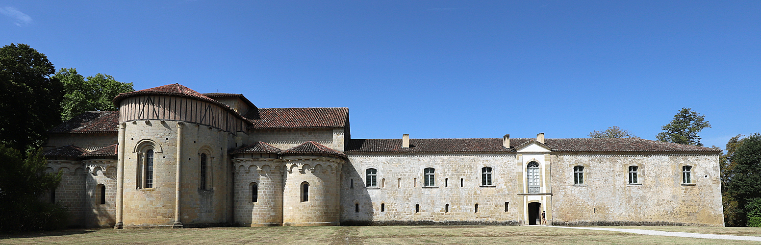 Abbaye de Flaran - L abbaye depuis les jardins