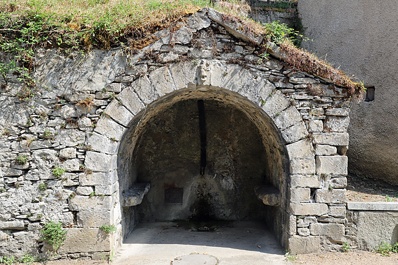 Randonnée à Burlats - Ancienne fontaine...