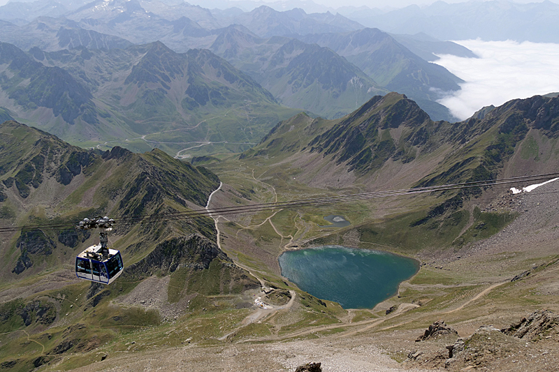 Pic du Midi - Le lac d Oncet depuis le sommet