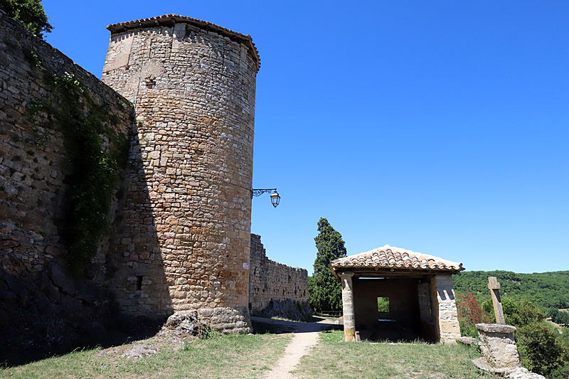 Tour en Tarn ! - [b]Puycelsi :[/b] la porte de l’Irissou