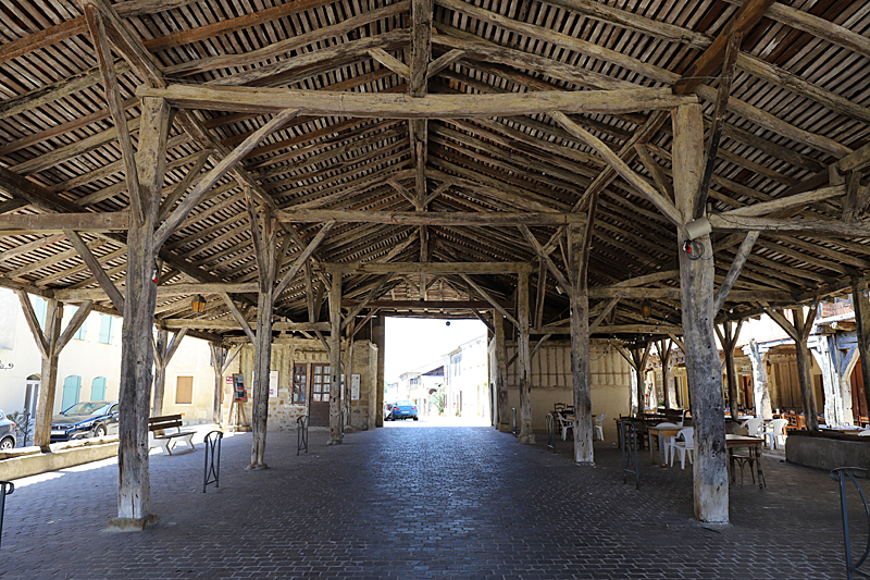 Tour en Gers ! - [b]Bassoues :[/b] la halle