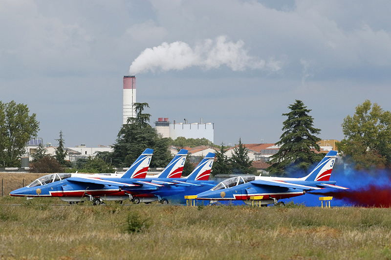 N avions à Francazal - (J1) La Patrouille de France au décollage