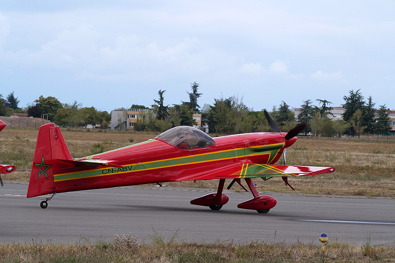 N avions à Francazal - (J1) La patrouille marocaine de la Marche Verte au décollage