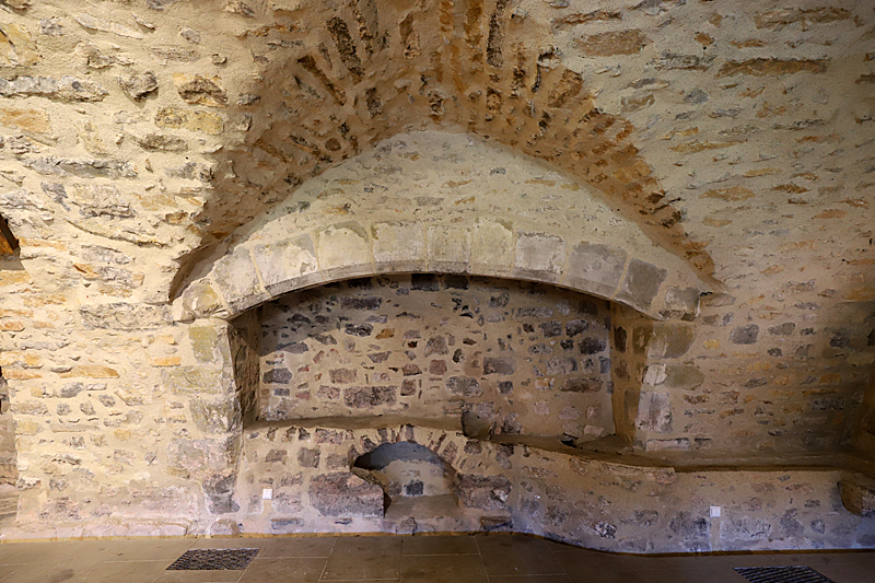 Lagrasse - La cheminée de la boulangerie de l abbaye