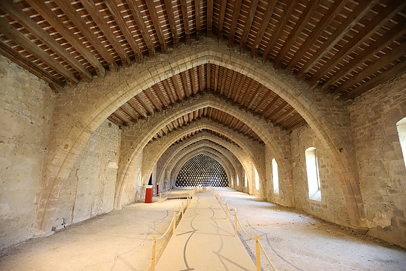 Lagrasse - Le dortoir des moines de l abbaye