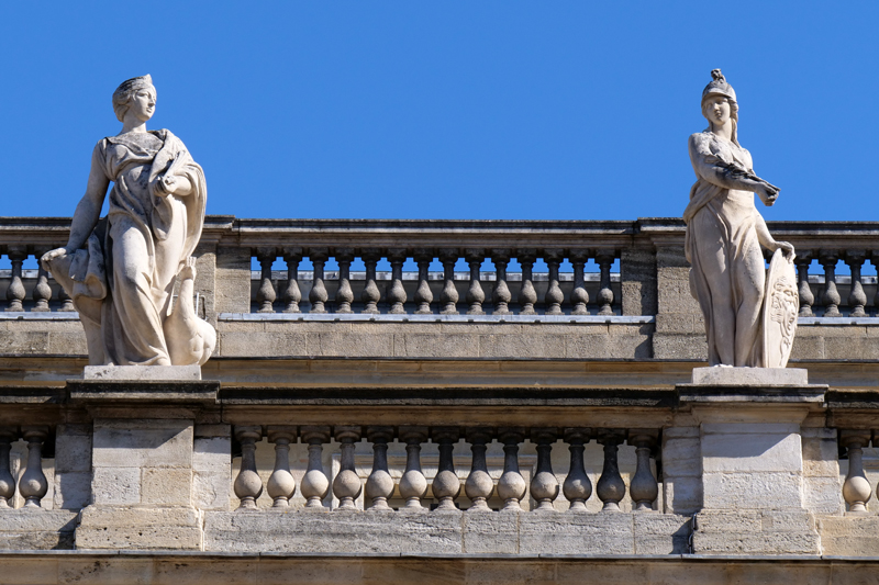 Bordeaux - Portique du Grand-Théâtre : à gauche, Junon et à droite, Minerve