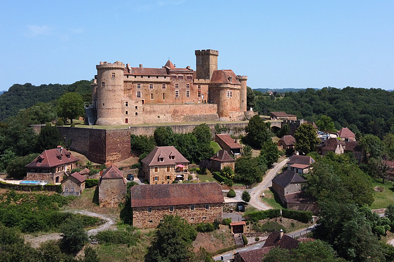 De rouge à blanc ! - Château de Castelnau-Bretenoux