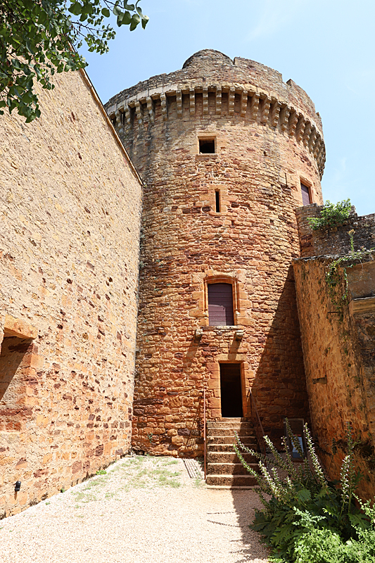 De rouge à blanc ! - Château de Castelnau-Bretenoux - tour d artillerie
