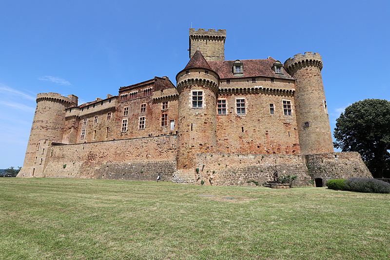 De rouge à blanc ! - Château de Castelnau-Bretenoux