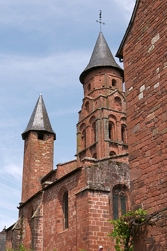 De rouge à blanc ! - Collonges-la-Rouge - l église Saint-Pierre