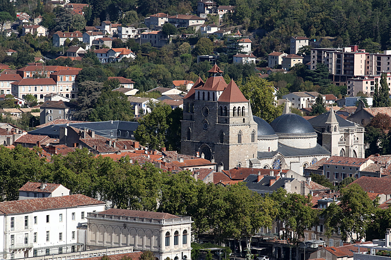 Le Pont Valentré - Depuis le point de vue de la Croix de Magne, la cathédrale Saint-Etienne