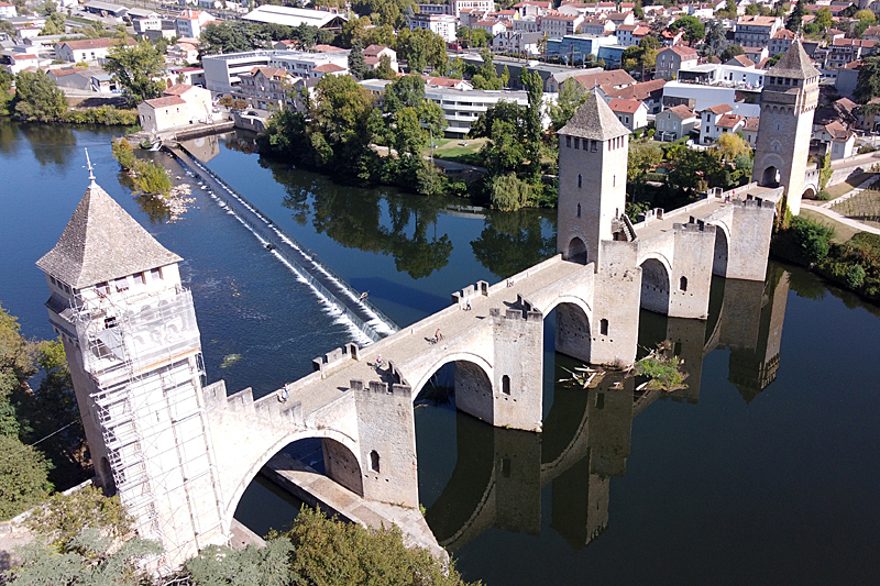 Le Pont Valentré - Depuis la rive gauche (et depuis les airs)