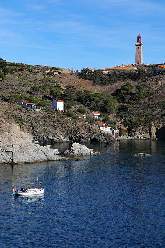Cap Béar - L anse Sainte-Catherine avec le phare du cap Béar
