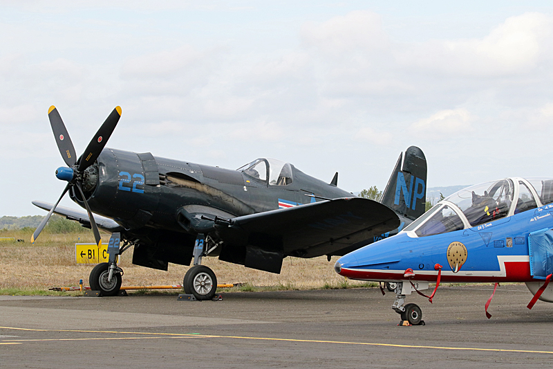 N avions à Carcassonne - Vought F4U Corsair (& nez d Alphajet de la Patrouille de France)