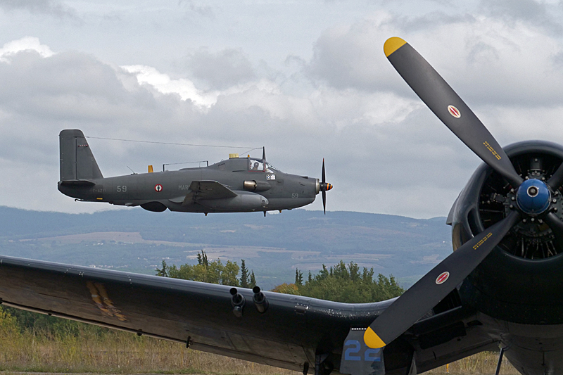 N avions à Carcassonne - Breguet Br.1050 Alizé (au-dessus du Corsair)