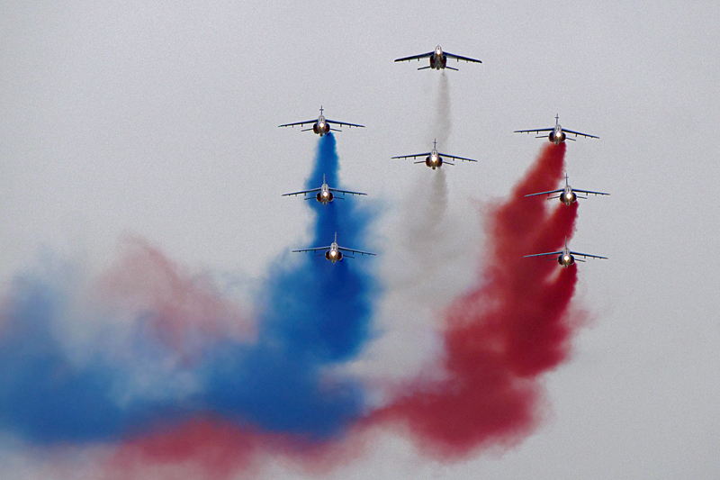 N avions à Carcassonne - Démonstration de la Patrouille de France sur Alphajet