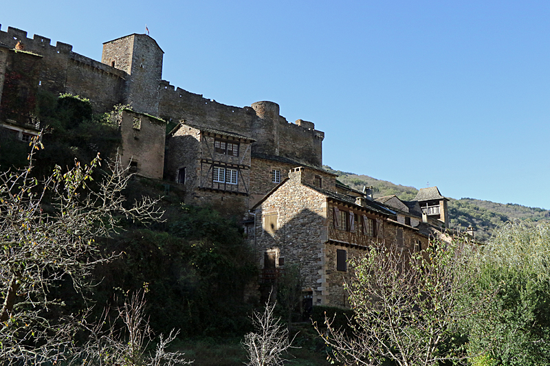 Brousse-le-Château - Le village dominé par le château