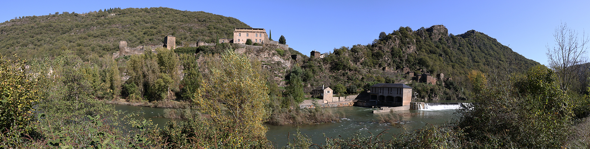 Brousse-le-Château - Le Tarn dominé par le château de Brousse