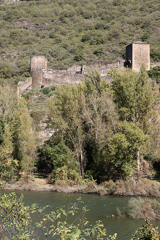 Brousse-le-Château - Le Tarn dominé par le château de Brousse