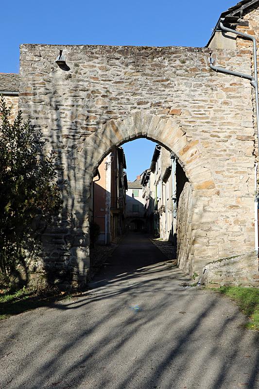 Flâneries en Rouergue ! - Sauveterre de Rouergue : la Porte Saint-Vital