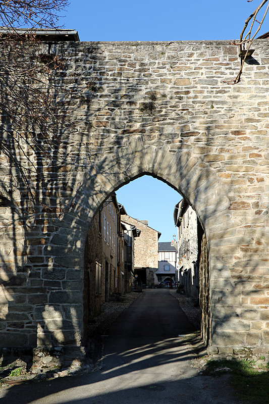 Flâneries en Rouergue ! - Sauveterre de Rouergue : la Porte Saint-Christophe