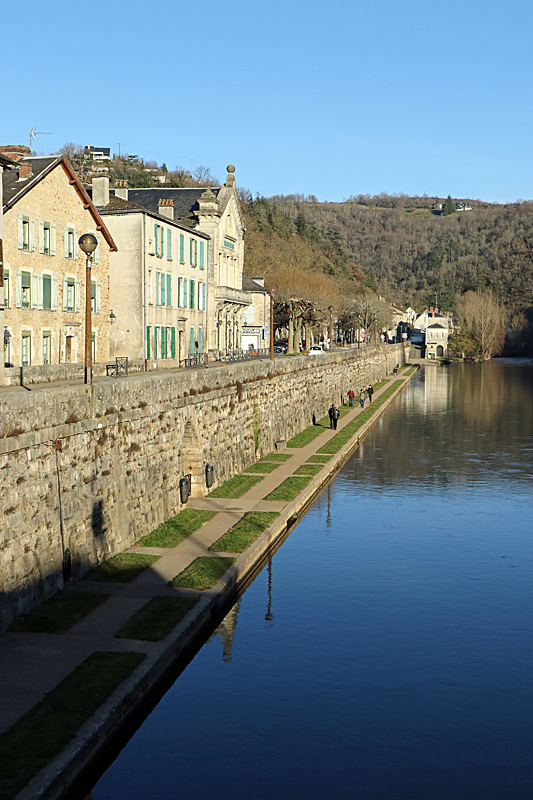 Flâneries en Rouergue ! - Villefranche de Rouergue : les rives de l Aveyron depuis le Pont des Consuls